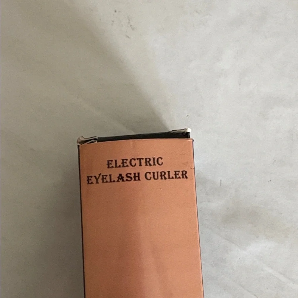 Electric Eyelash Curler - Black and Pink